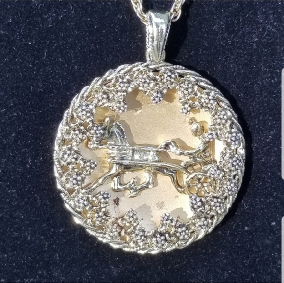 VINTAGE GOLDPLATED HORSE & JOCKEY STATEMENT NECKLACE - Picture 2 of 6